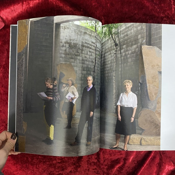 The Noguchi Museum - A Portrait, by Tina Barney and Stephen Shore 洋書