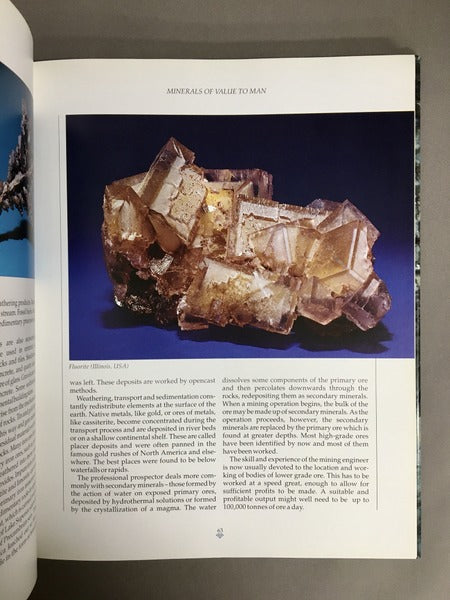 AN ILLUSTRATED GUIDE ROCKS & MINERALS 鉱物の図鑑 洋書