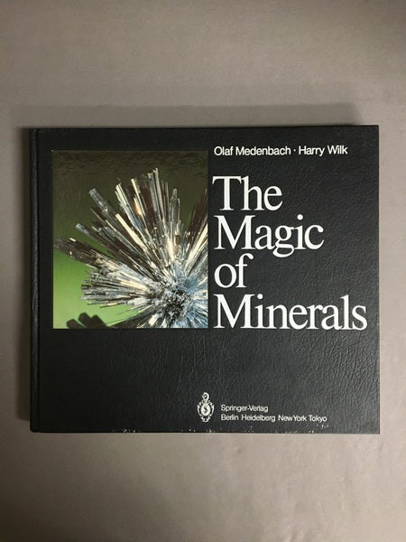 The Magic of Minerals　鉱物図鑑　洋書