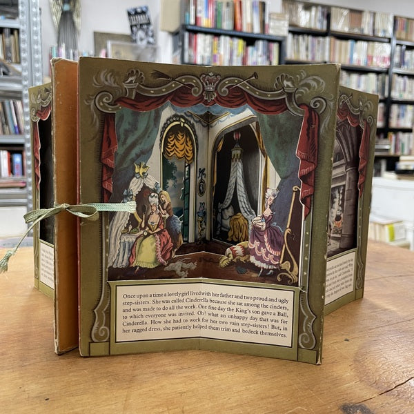Cinderella:A Peepshow Book アンティーク　仕掛け絵本