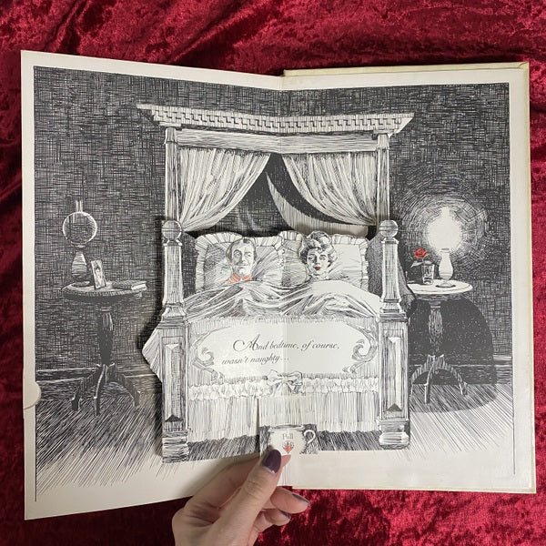 The Naughty Nineties: A Saucy Pop-Up Book for Adults Only 洋書