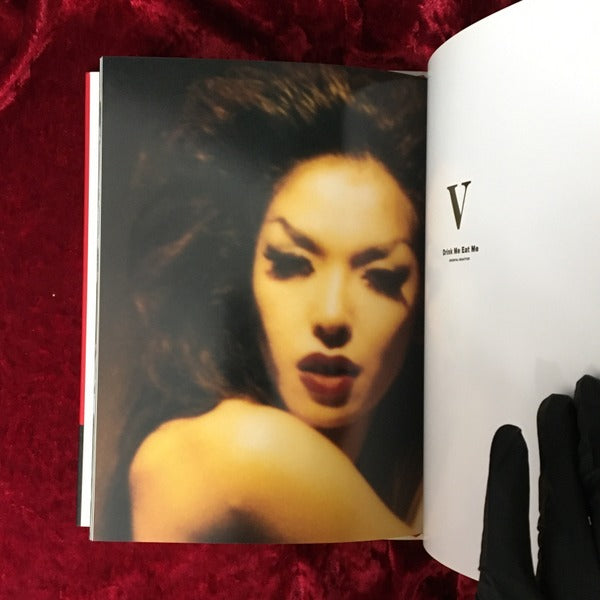 Drink me eat me : seven oriental beauties : 金子國義写真集  署名入り