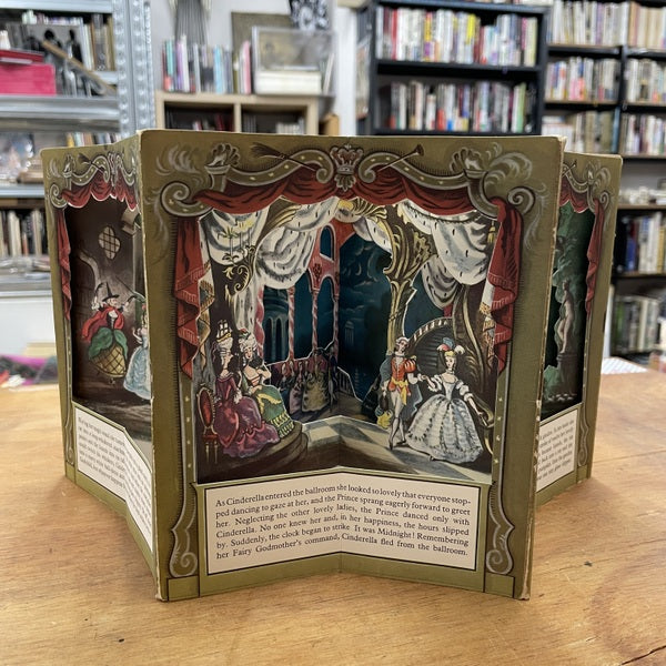 Cinderella:A Peepshow Book アンティーク　仕掛け絵本