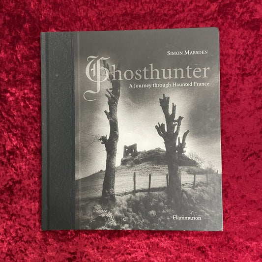 Ghosthunter : A Journey Through Haunted France 洋書　サイモン・マースデン　Simon Marsden