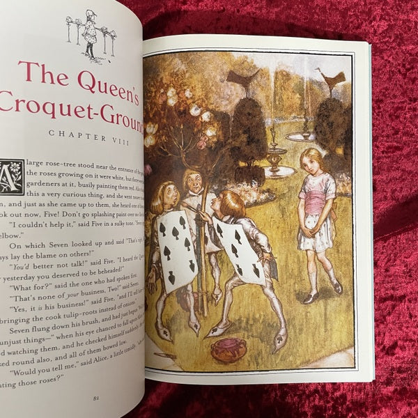 Alice's Adventures in Wonderland : A Classic Illustrated Edition 洋書