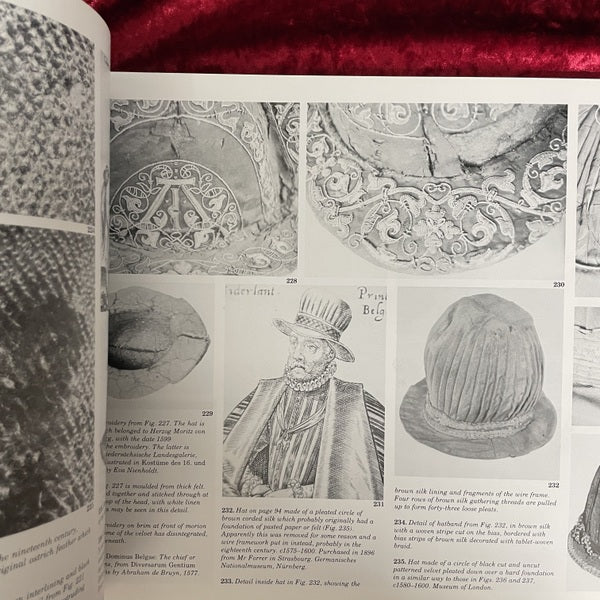 Patterns of Fashion: The cut and construction of clothes for men and women c.1560-1620　洋書