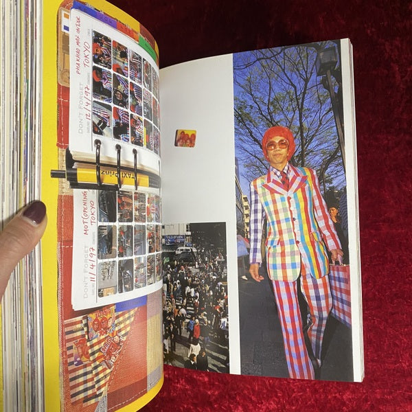 Comm... : individual and collaborative projects : 1993-1999/ Navin Rawanchaikul　限定100部のうち15　洋書