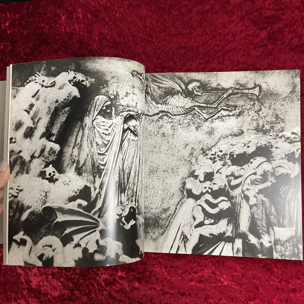 Ghosthunter : A Journey Through Haunted France 洋書　サイモン・マースデン　Simon Marsden