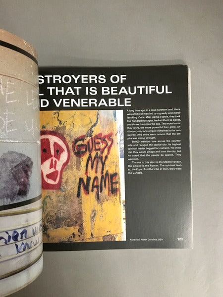 WRITTEN ON THE CITY graffiti messages worldwide　世界のグラフィティ　洋書