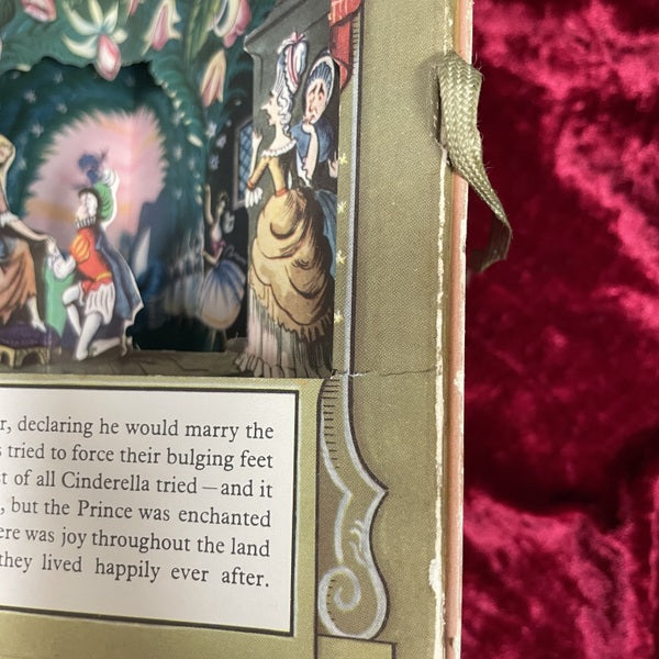 Cinderella:A Peepshow Book アンティーク　仕掛け絵本