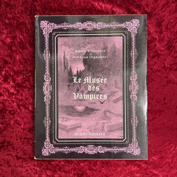 LE MUSEE DES VAMPIRES　洋書