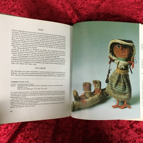 Trachtenpuppen aus aller Welt 　洋書