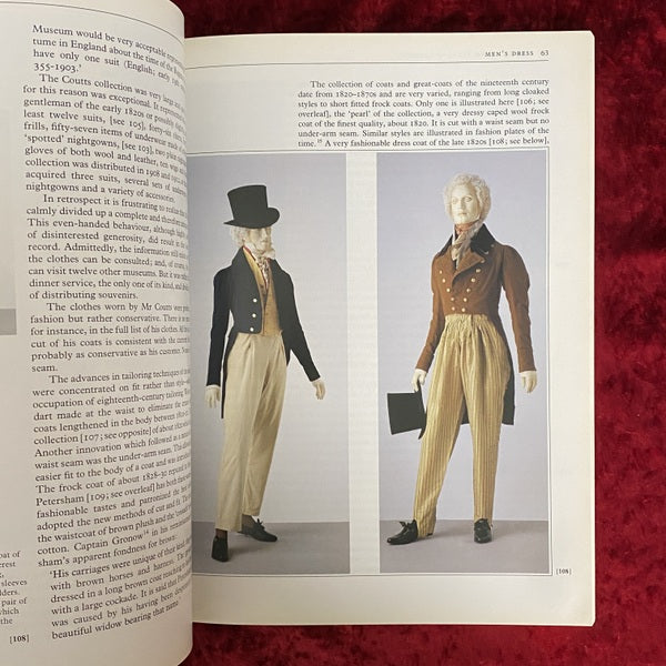 Four Hundred Years of Fashion 洋書