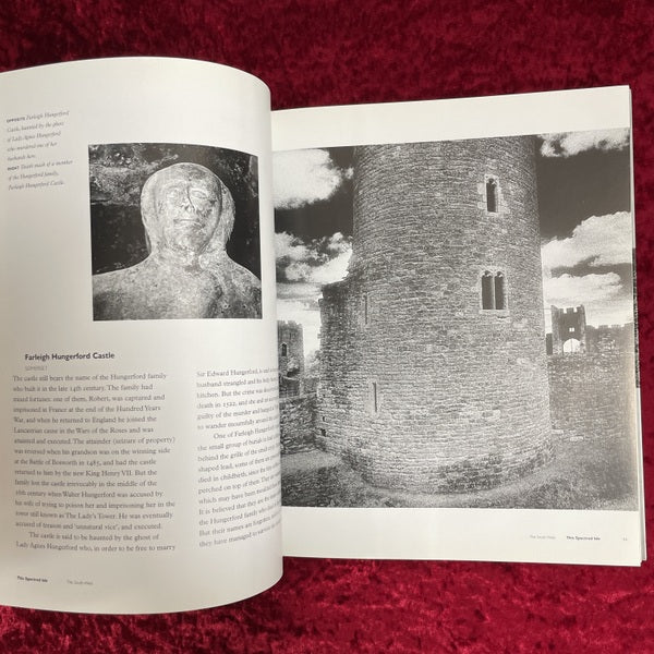 This Spectred Isle: A Journey Through Haunted England　洋書 Simon Marsden サイモン・マースデン