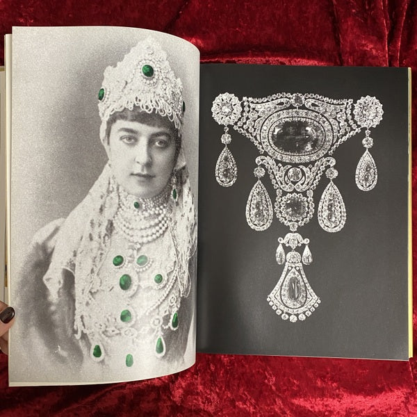 Queens' Jewels　洋書