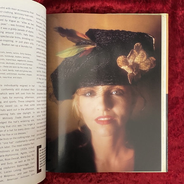 Hats: A Stylish History and Collector's Guide　洋書