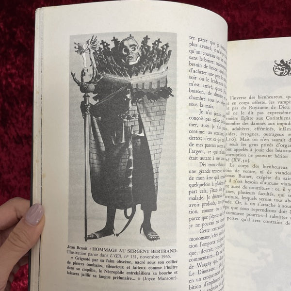 LE MUSEE DES VAMPIRES　洋書