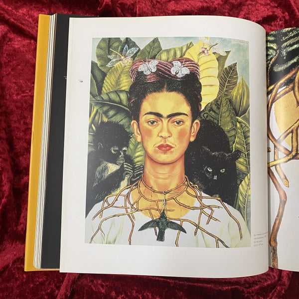 Frida Kahlo　洋書