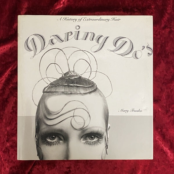 Daring Dos: History of Extraordinary Hair　洋書
