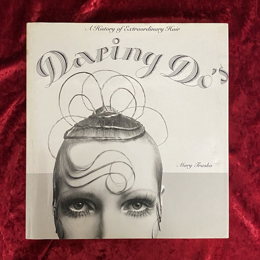 Daring Dos: History of Extraordinary Hair　洋書