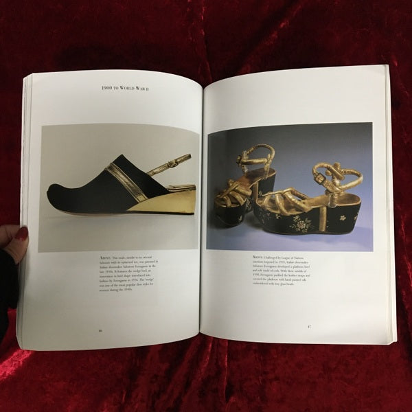 Stepping Out: Three Centuries of Shoes 洋書