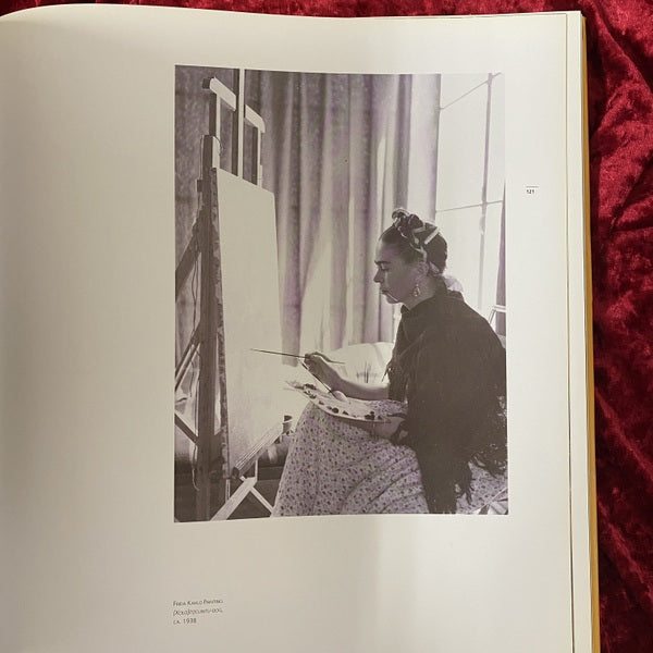 Frida Kahlo　洋書