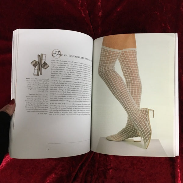 Stepping Out: Three Centuries of Shoes 洋書