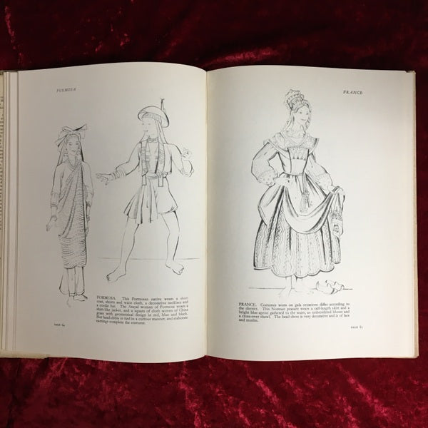 World costumes　洋書