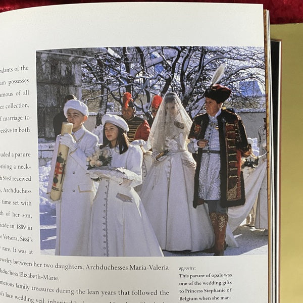 Queens' Jewels　洋書