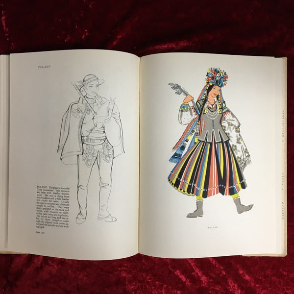 World costumes　洋書