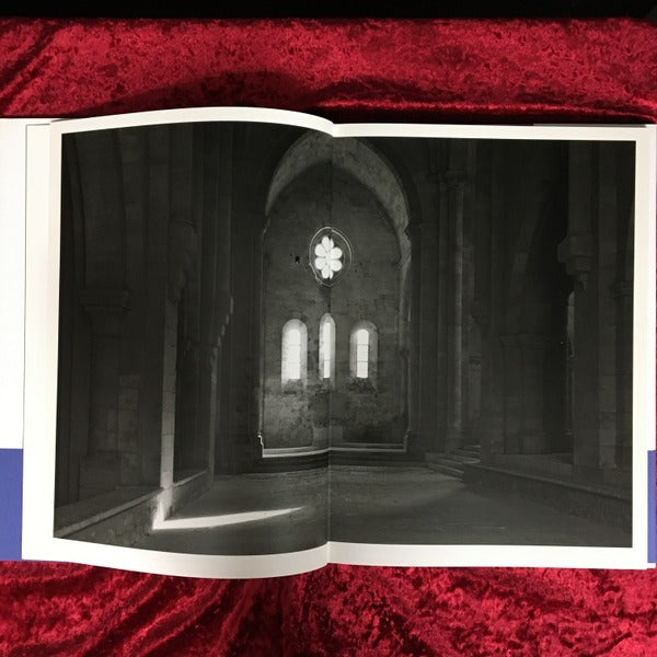 石と光 : シトーのロマネスク聖堂 : Citeaux