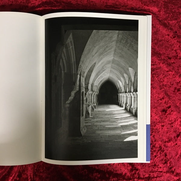 石と光 : シトーのロマネスク聖堂 : Citeaux