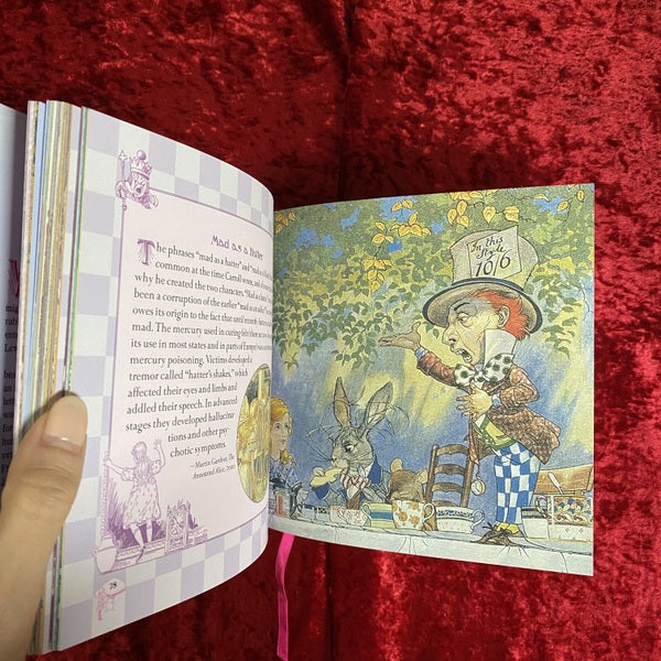 All Things Alice: The Wit, Wisdom and Wonderland of Lewis Carroll　洋書