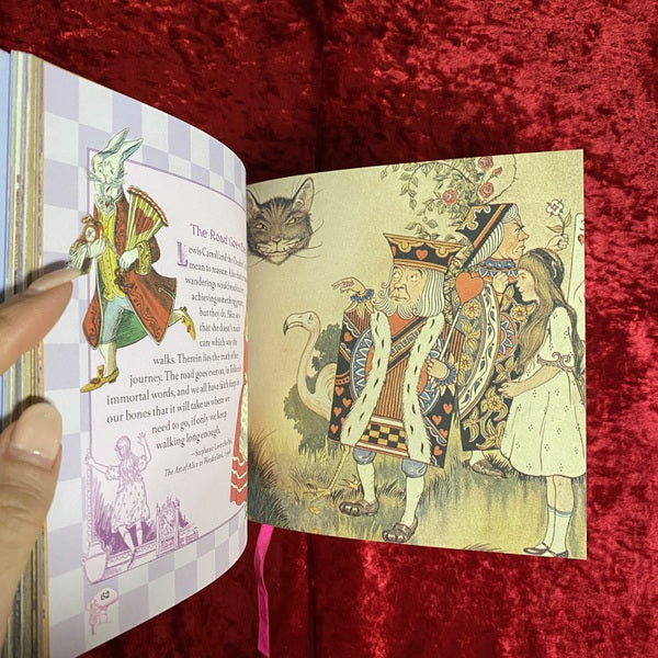 All Things Alice: The Wit, Wisdom and Wonderland of Lewis Carroll　洋書