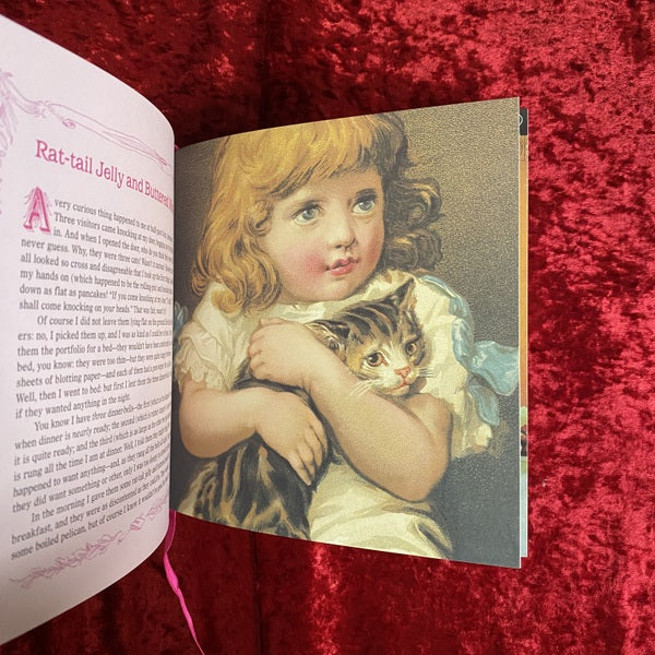All Things Alice: The Wit, Wisdom and Wonderland of Lewis Carroll　洋書