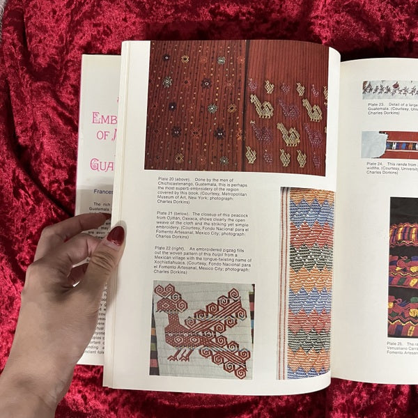 The Embroidery of Mexico and Guatemala　洋書