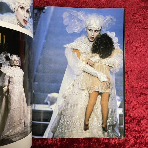 Coppola and Eiko on Bram Stoker's Dracula 　衣装：石岡瑛子　洋書