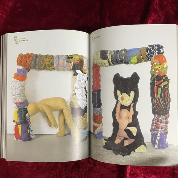 Annette Messager: the messengers　洋書