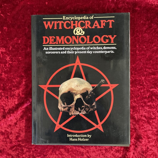 Encyclopedia of Witchcraft & Demonology　洋書