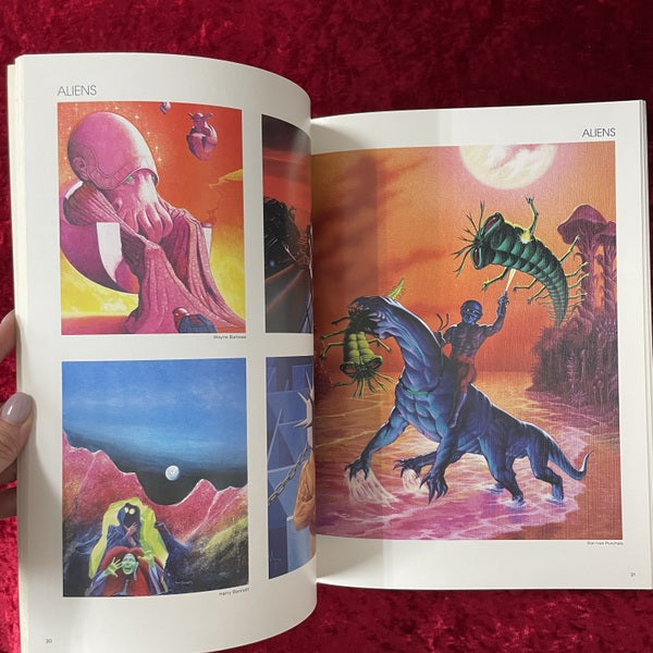 Tomorrow and Beyond　Masterpieces of Science Fiction Art　洋書