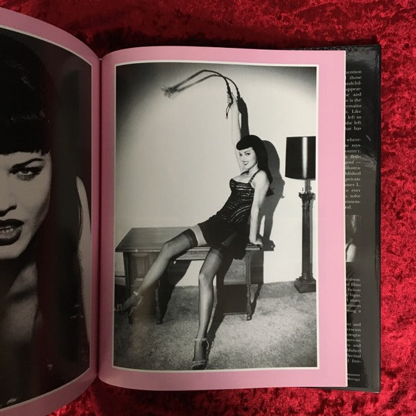 Bettie Page: The Life of a Pin-Up Legend　洋書