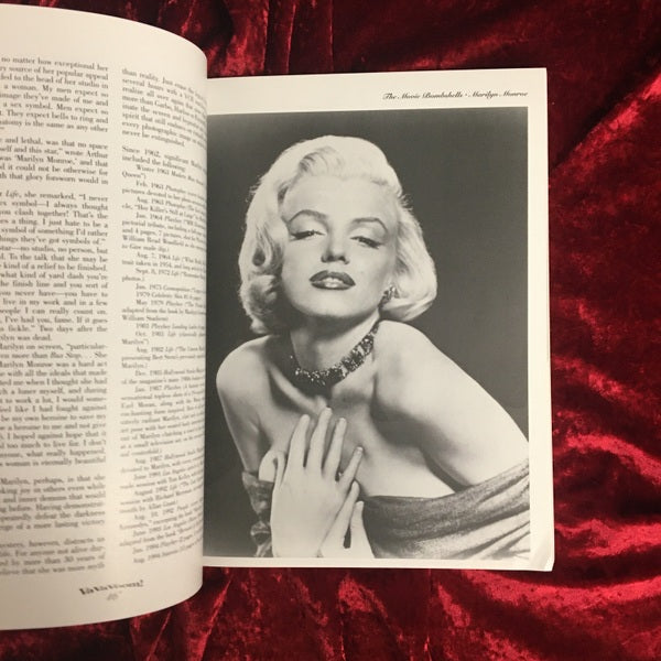 Va Va Voom!: Bombshells, Pin-ups, Sexpots and Glamour Girls　洋書