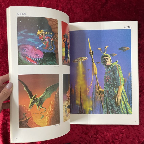 Tomorrow and Beyond　Masterpieces of Science Fiction Art　洋書