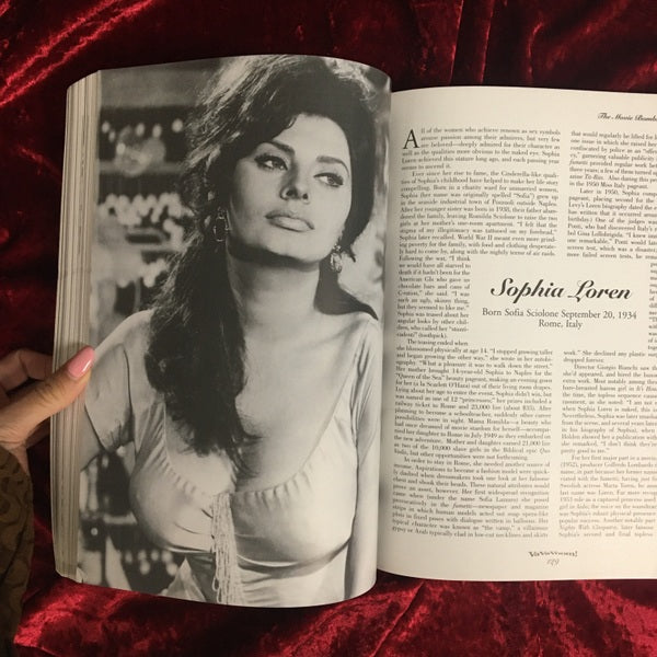 Va Va Voom!: Bombshells, Pin-ups, Sexpots and Glamour Girls　洋書