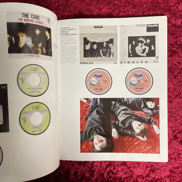The Cure on Record:　洋書