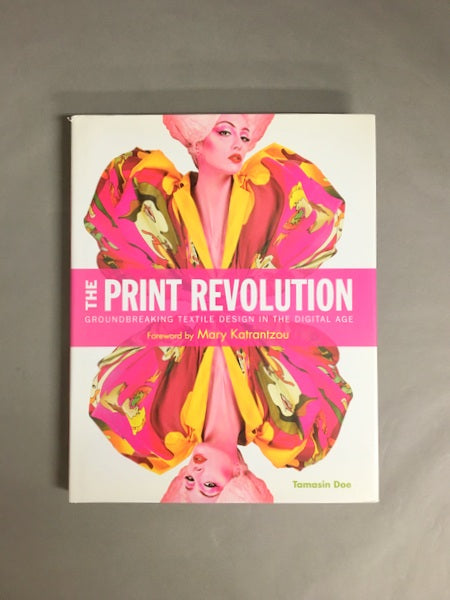 THE PRINT REVOLUTION : groundbreaking textile design in the digital age ハイファッションにおけるデジタルプリント　洋書