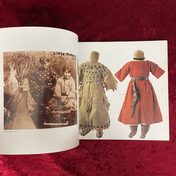 Dolls & Toys of Native America ： A Journey Through Childhood 洋書