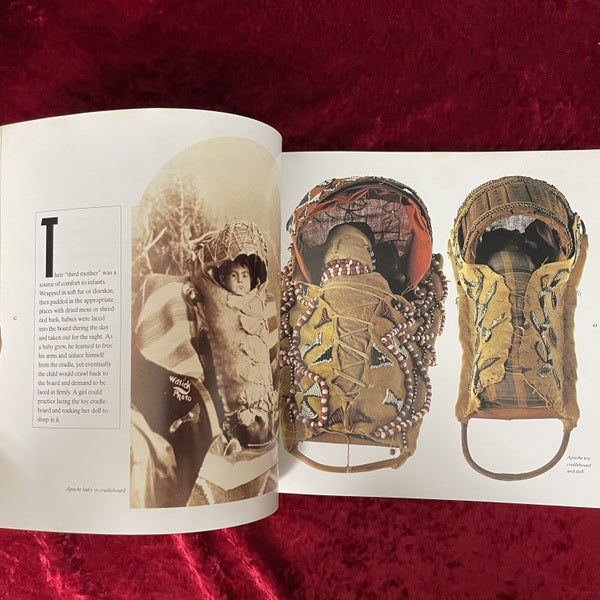 Dolls & Toys of Native America ： A Journey Through Childhood 洋書