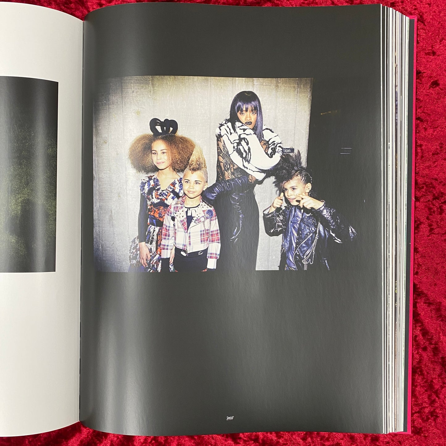 The Rihanna Book　リアーナ・ブック　洋書