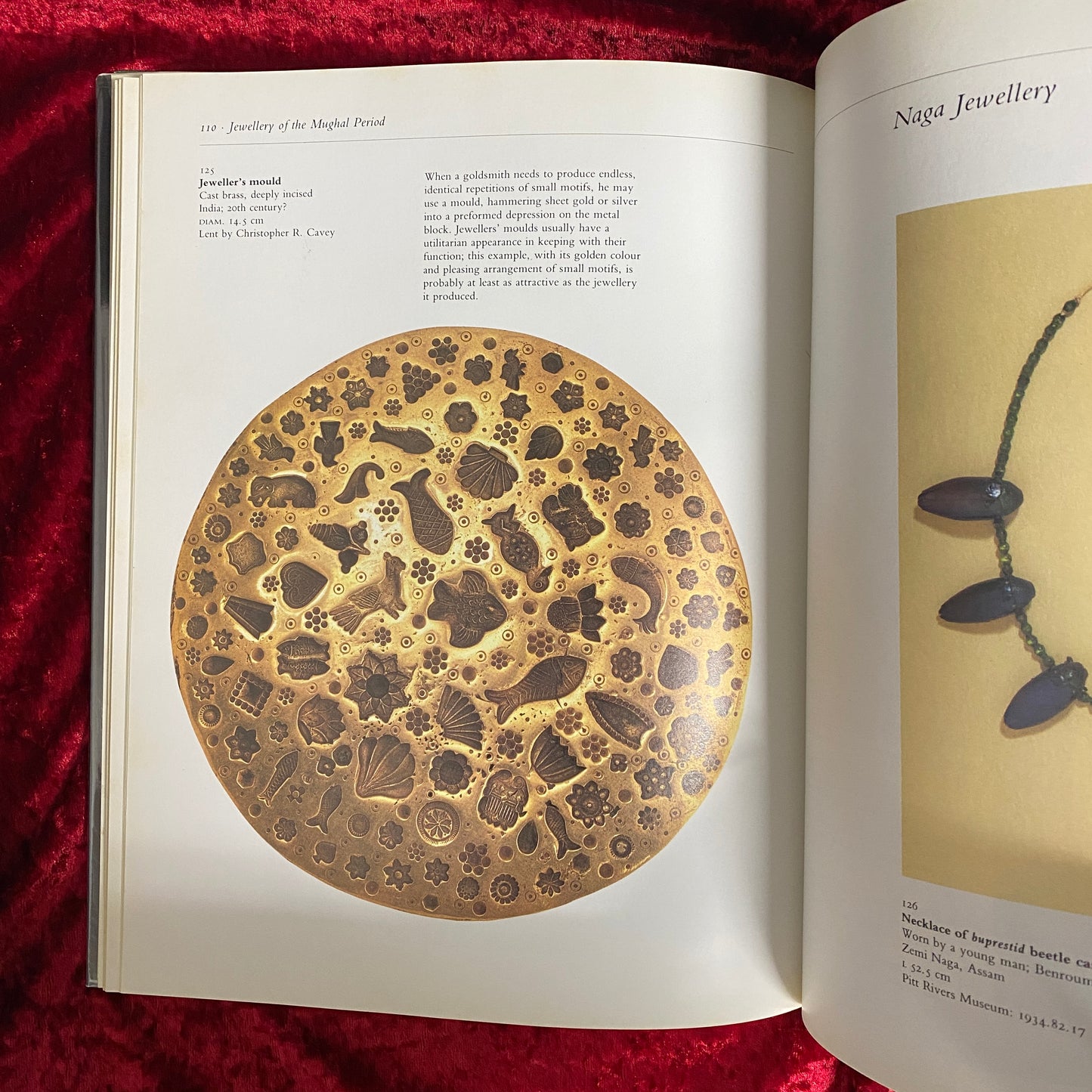 A Golden Treasury: Jewellery from the Indian Subcontinent 　Victoria and Albert Museum Indian Art Series　洋書